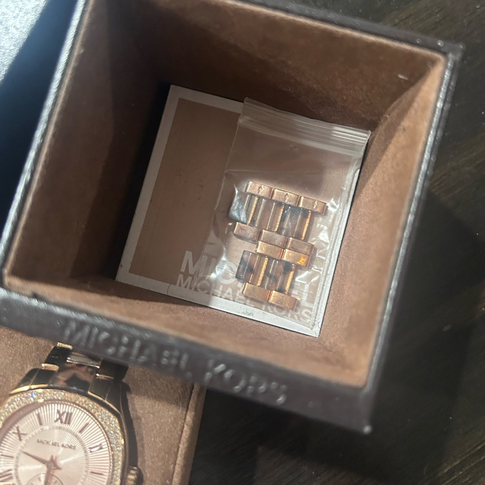 Michael Kors tortoiseshell & rose gold watch - Picture 3 of 3